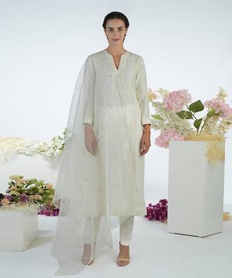 Ivory Hand Embroidered Chikankari Kurta With Cigar Pants Set 1