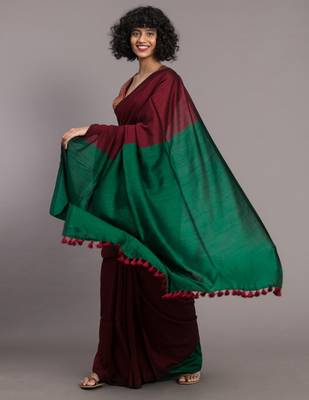 SutaWomen Maroon Green Colourblocked Cotton Blend Saree 1