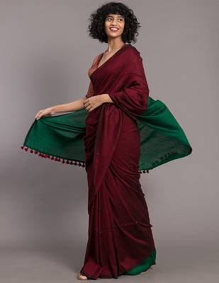 SutaWomen Maroon Green Colourblocked Cotton Blend Saree 3