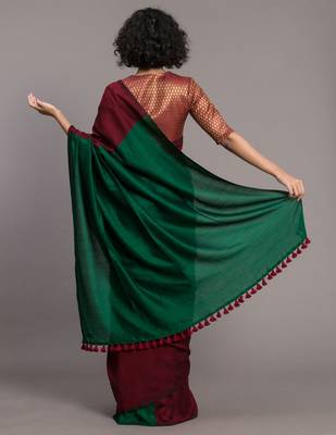 SutaWomen Maroon Green Colourblocked Cotton Blend Saree 4