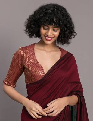 SutaWomen Maroon Green Colourblocked Cotton Blend Saree 5