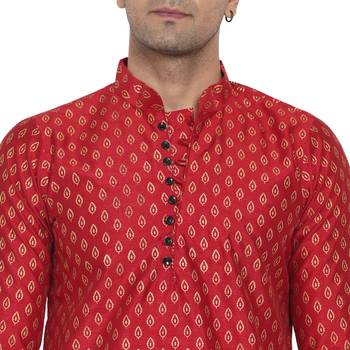 Red printed banarasi men-kurtas 5