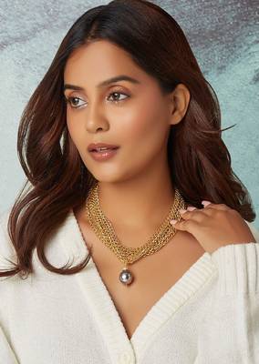 Gold Polish Necklace With Grey Pearl 2