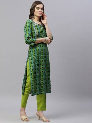 Womens Printed Embroidered Kurti Pant With Dupatta Set 2