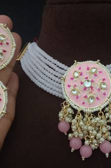 Multicolor necklaces