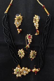 Multicolor necklaces