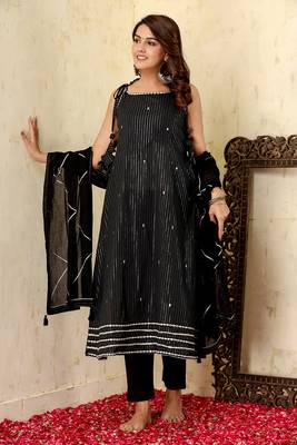 Black Cotton Lurex Festive Sleeveless Kurta Pant Set With Dupatta 4