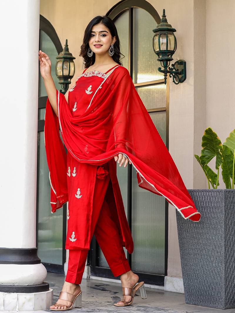Red Sleeveless Silk Kurta Pant With Dupatta Set