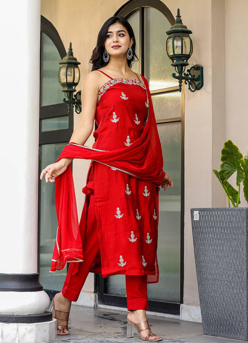Red Sleeveless Silk Kurta Pant With Dupatta Set