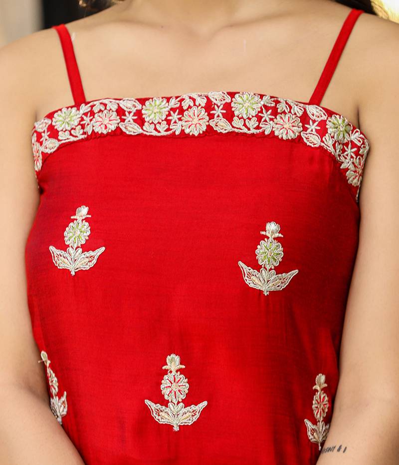 Red Sleeveless Silk Kurta Pant With Dupatta Set