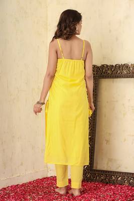 Yellow Sleeveless Silk Kurta Pant With Dupatta Set 2