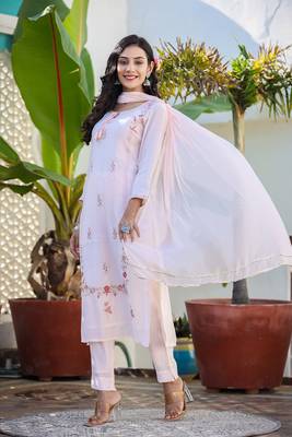 Peach Floral Modal Silk Kurta Pant Set With Dupatta (Set of 3) 4
