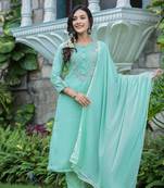 Green Embroidered Silk Kurta Pant Set With Dupatta (Set of 3)