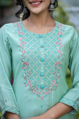 Green Embroidered Silk Kurta Pant Set With Dupatta (Set of 3) 5