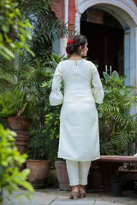 Off White Embroidered Silk Kurta Pant Set With Dupatta (Set of 3) 2