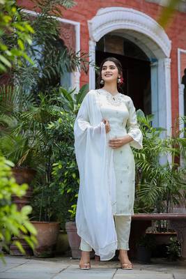 Off White Embroidered Silk Kurta Pant Set With Dupatta (Set of 3) 4