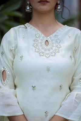 Off White Embroidered Silk Kurta Pant Set With Dupatta (Set of 3) 5