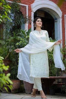 Off White Embroidered Silk Kurta Pant Set With Dupatta (Set of 3) 8