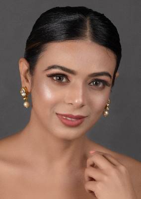 Pearl Beaded Handcrafted Kundan Studs 2