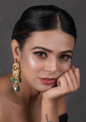 Emerald Beaded Kundan Contemporary Earrings 1