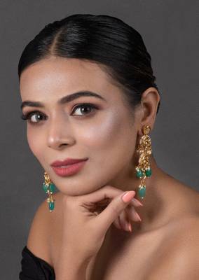Emerald Beaded Kundan Contemporary Earrings 2