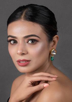 Gold Tone Emerald Beaded Kundan Contemporary Studs 2
