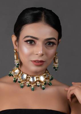 Green Gold Toned Handcrafted Kundan Necklace Set 2