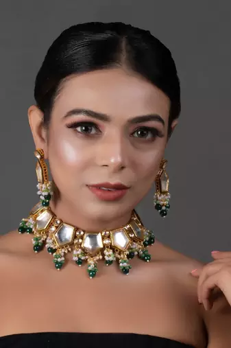 Green Gold Toned Handcrafted Kundan Necklace Set