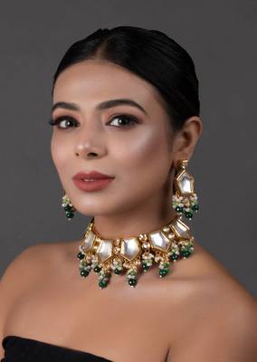 Green Gold Toned Handcrafted Kundan Necklace Set 3