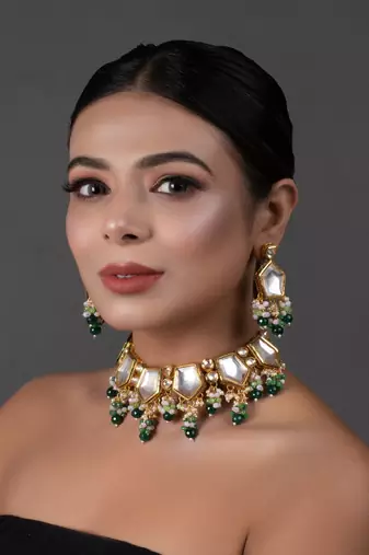 Green Gold Toned Handcrafted Kundan Necklace Set