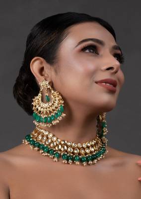 Emerald Beaded Gold Toned Necklace With Chandbali 2