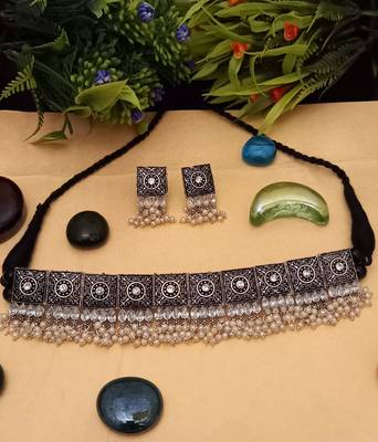 Black necklaces 1