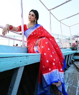 Red woven georgette saree with blouse 2