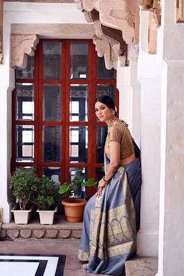 Grey woven katan silk saree with blouse 4