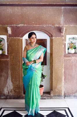 Green woven Faux kanchipuram silk saree with blouse 1