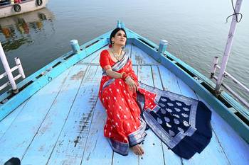 Red woven georgette saree with blouse 5