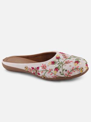 White Floral Embrodary Canvas Flats 4