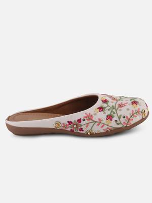 White Floral Embrodary Canvas Flats 5