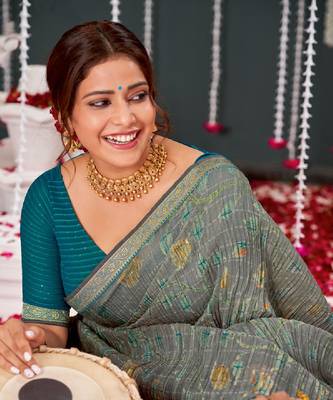Grey Crushed Brasso Saree With Foil Print And Zari Border 4