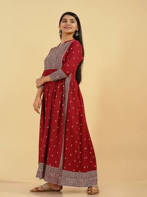 Kipek Womens rayon Printed A-line Kurta (Maroon) 4