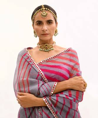 Grey-Red Hand Embroidered Lahariya Saree Set 8