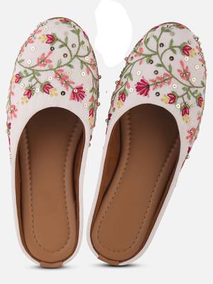 White Floral Embrodary Canvas Flats 6