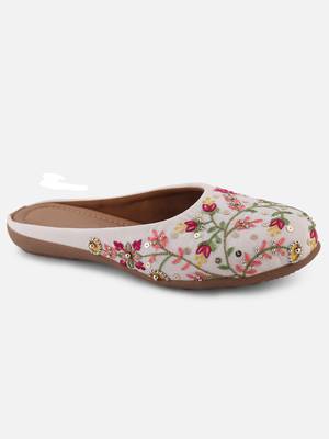 White Floral Embrodary Canvas Flats 8