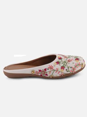 White Floral Embrodary Canvas Flats 10