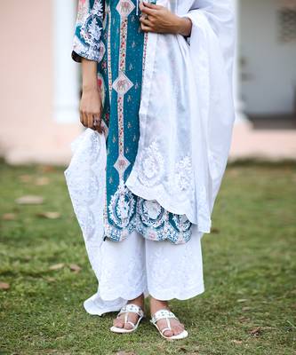 Reshan ari embroidered dupatta. 3