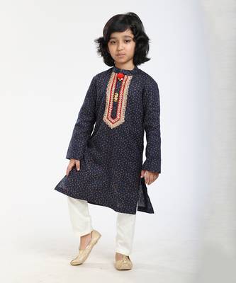 Linen Kurta Set, Embellishment With Pompom Along With Ivory  Pyjama 2