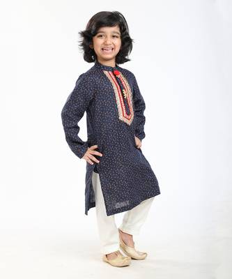 Linen Kurta Set, Embellishment With Pompom Along With Ivory  Pyjama 3