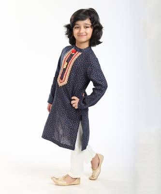 Linen Kurta Set, Embellishment With Pompom Along With Ivory  Pyjama 4