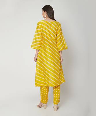  Yellow relaxed hand dyed leheriya kurta with hand dyed bhandhej pants 2