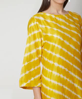  Yellow relaxed hand dyed leheriya kurta with hand dyed bhandhej pants 8